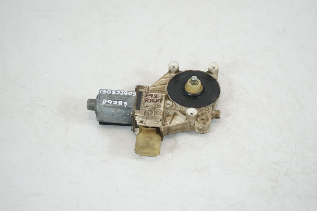 Front door window regulator with motor