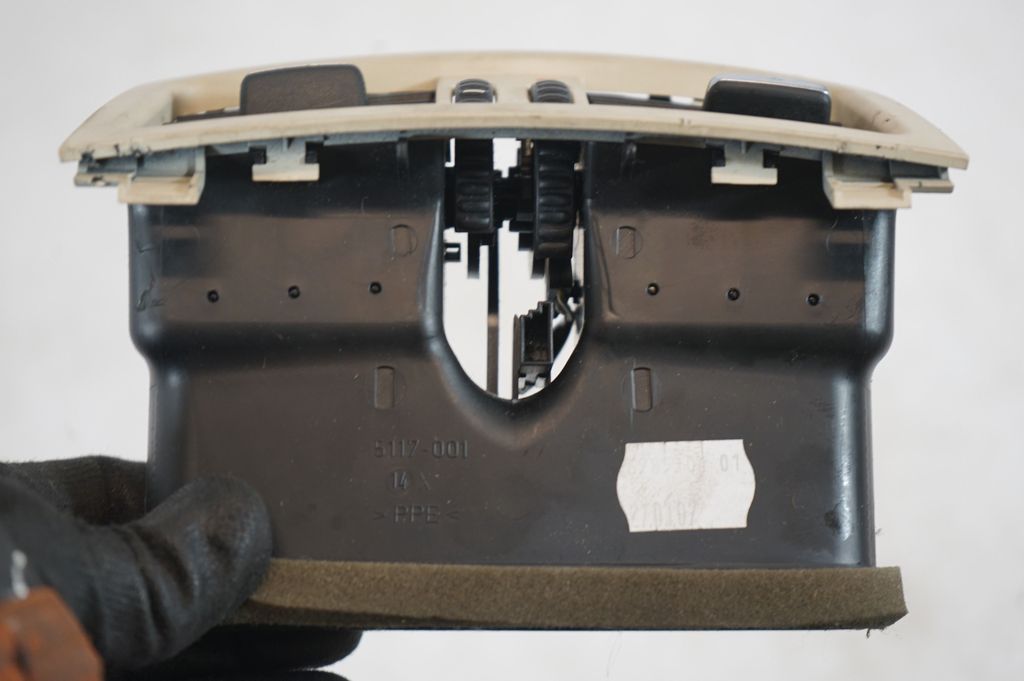 Rear air vent grill (6)