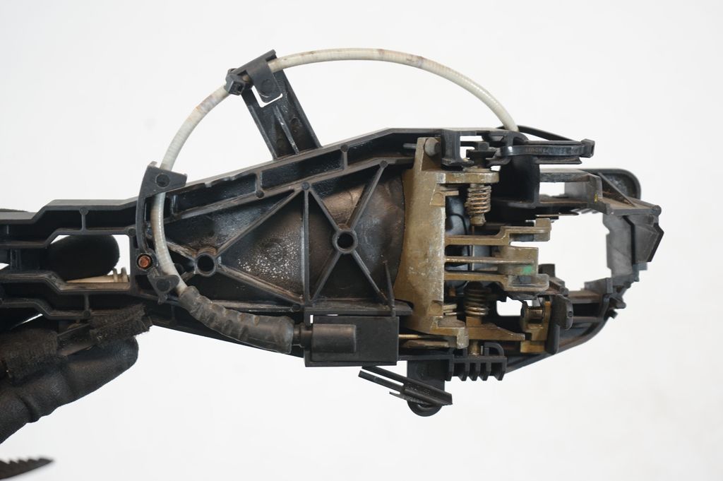 Front door exterior handle/bracket (6)