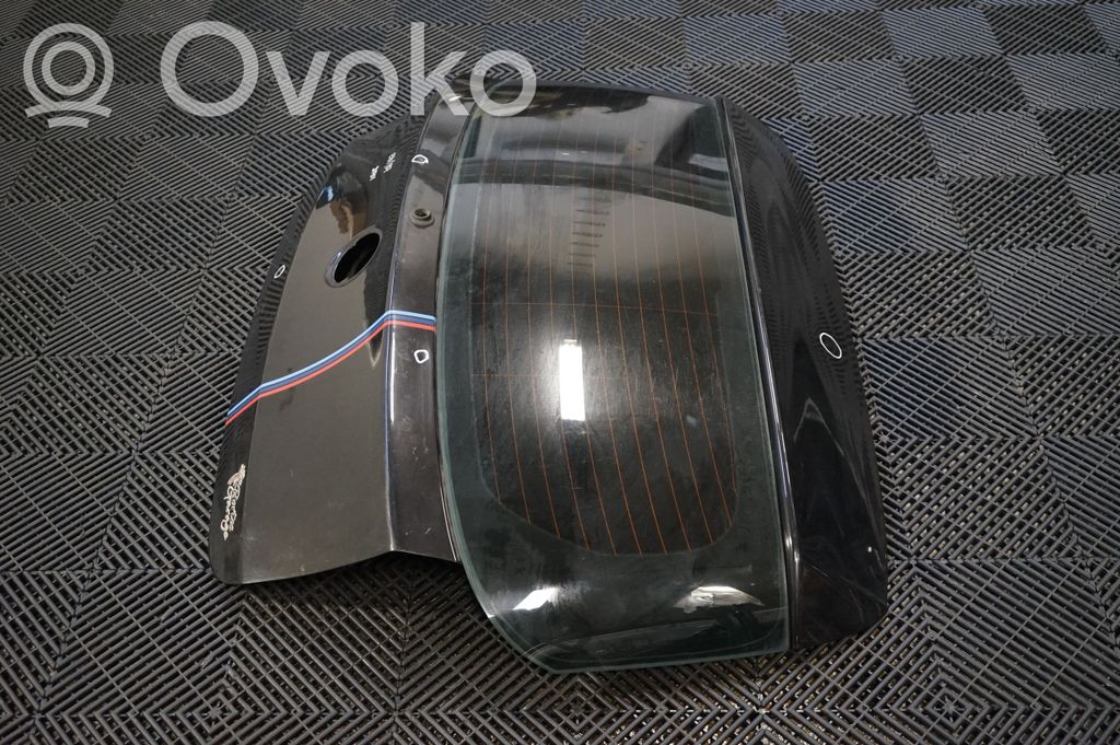 Tailgate/trunk/boot lid (2)