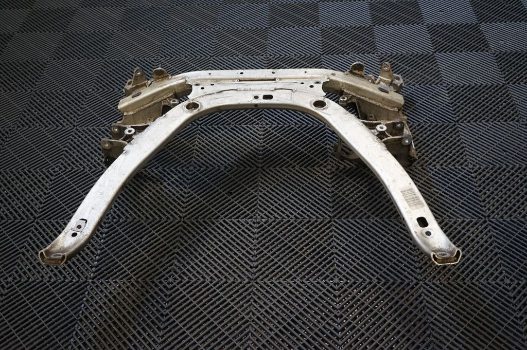 Front subframe (5)