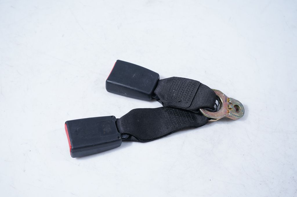 Rear seatbelt buckle (5)