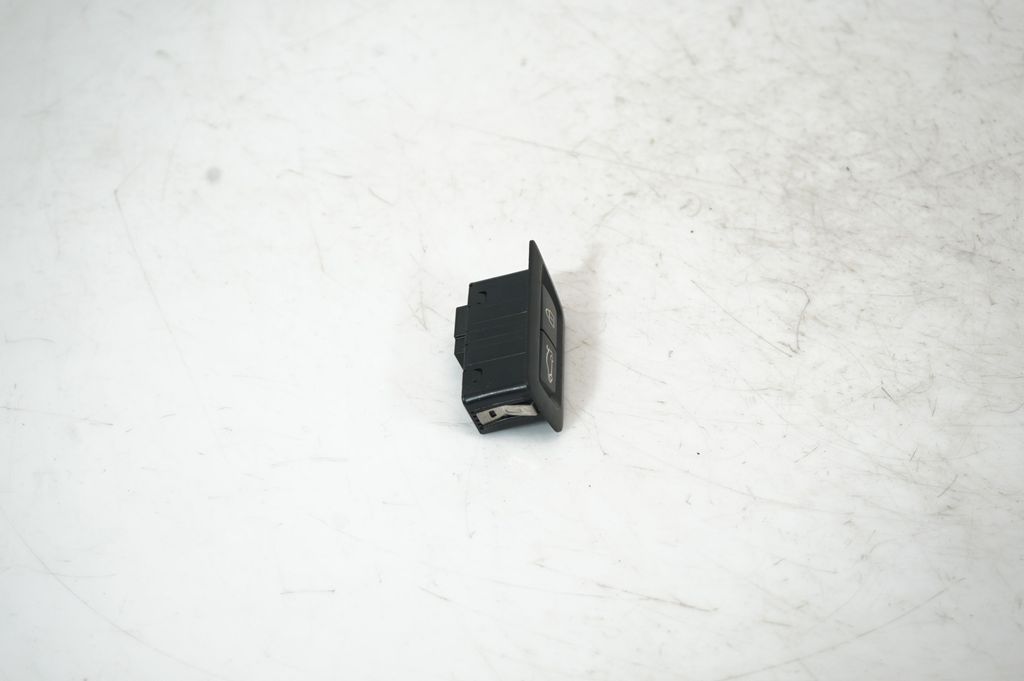 Tailgate/boot open switch button (4)