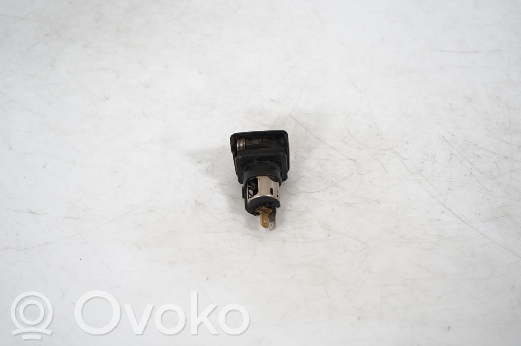 12 V Socket (rear) (3)