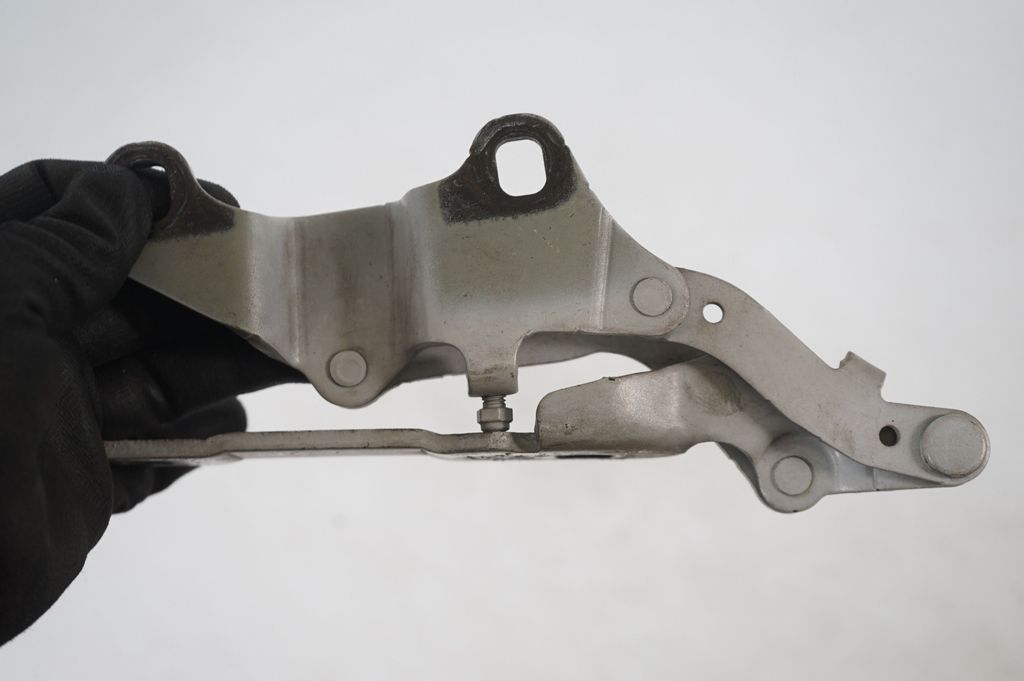 Engine bonnet/hood hinges (6)