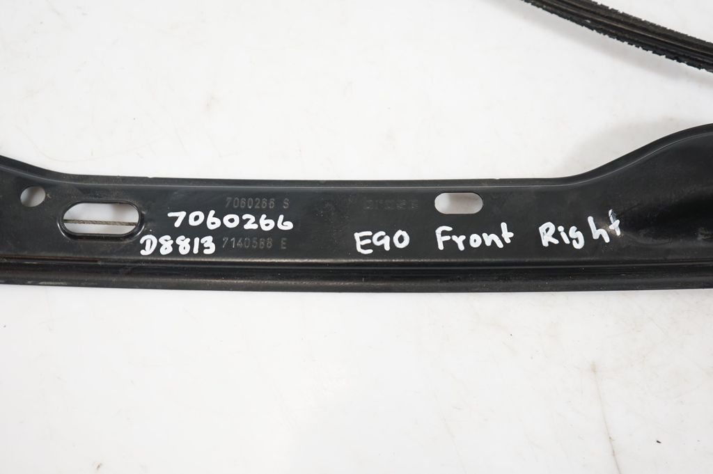 Front door window regulator with motor (9)