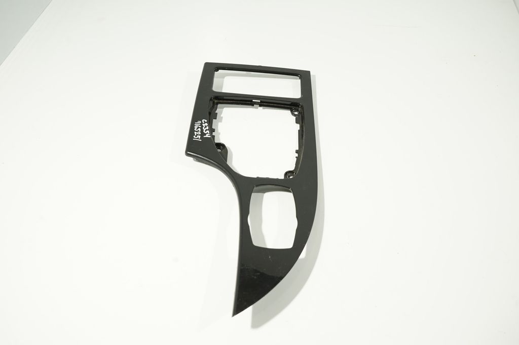 Gear shifter surround trim plastic (3)