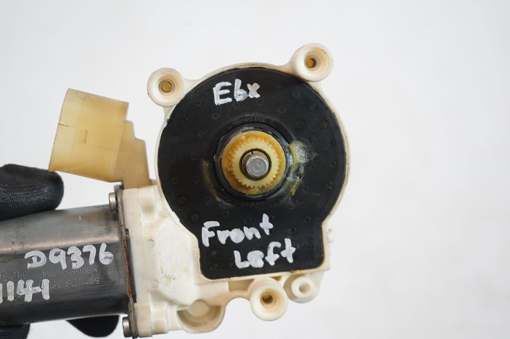 Front door window regulator with motor (7)