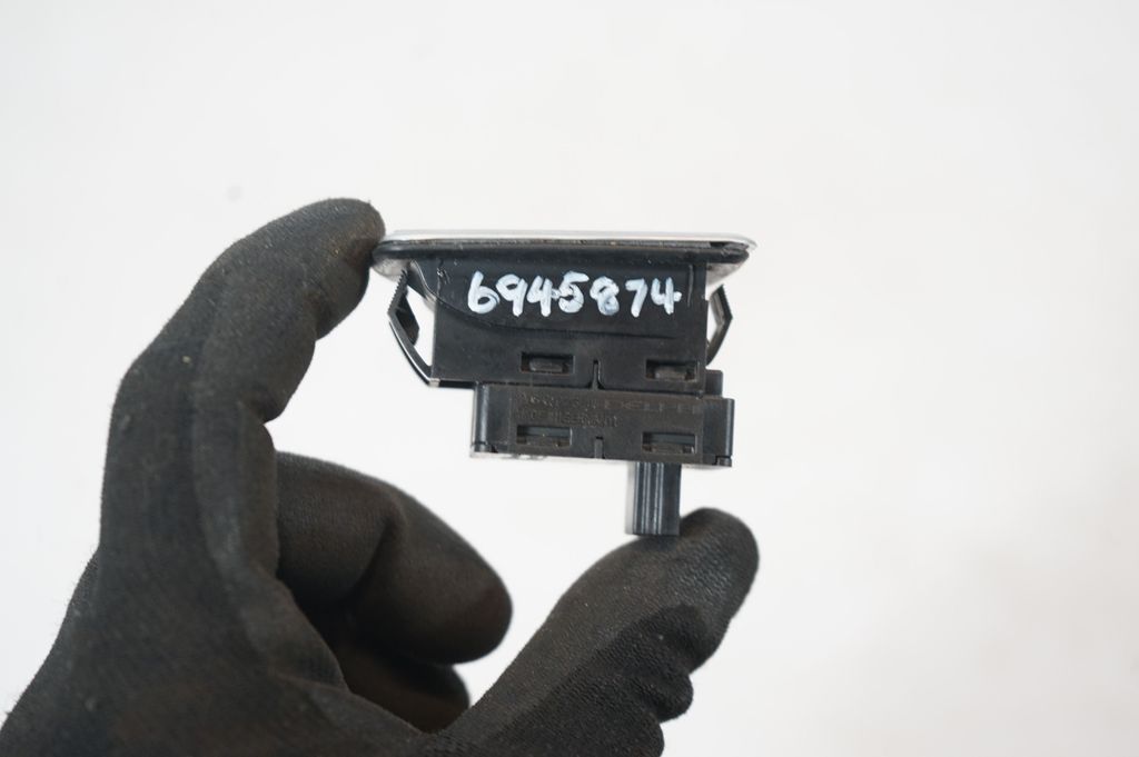 Electric window control switch (8)