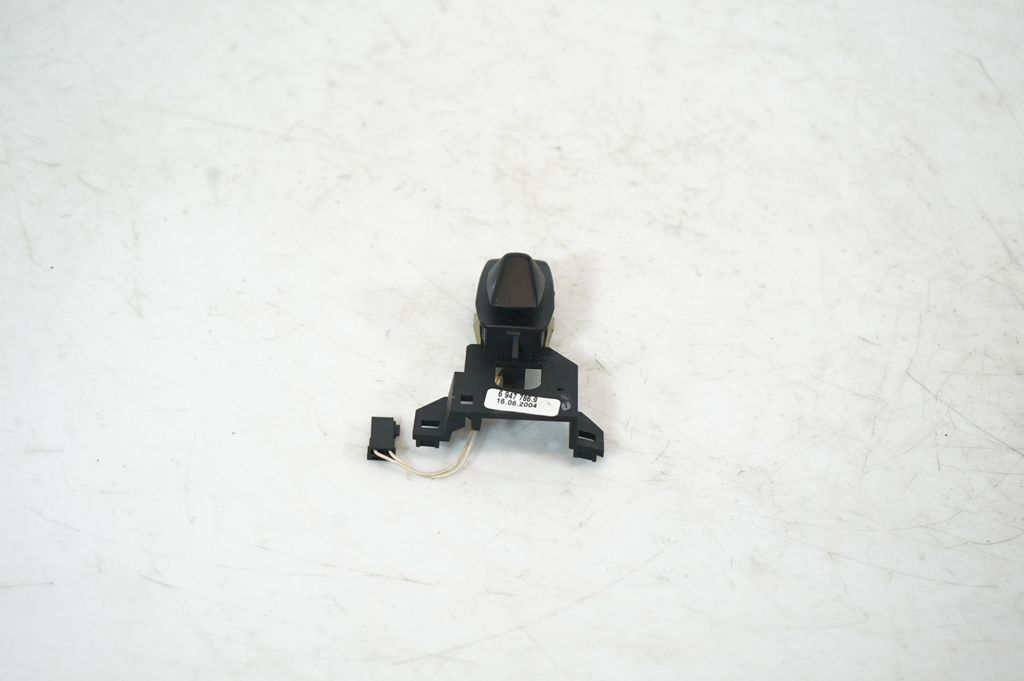 Steering wheel adjustment switch (2)