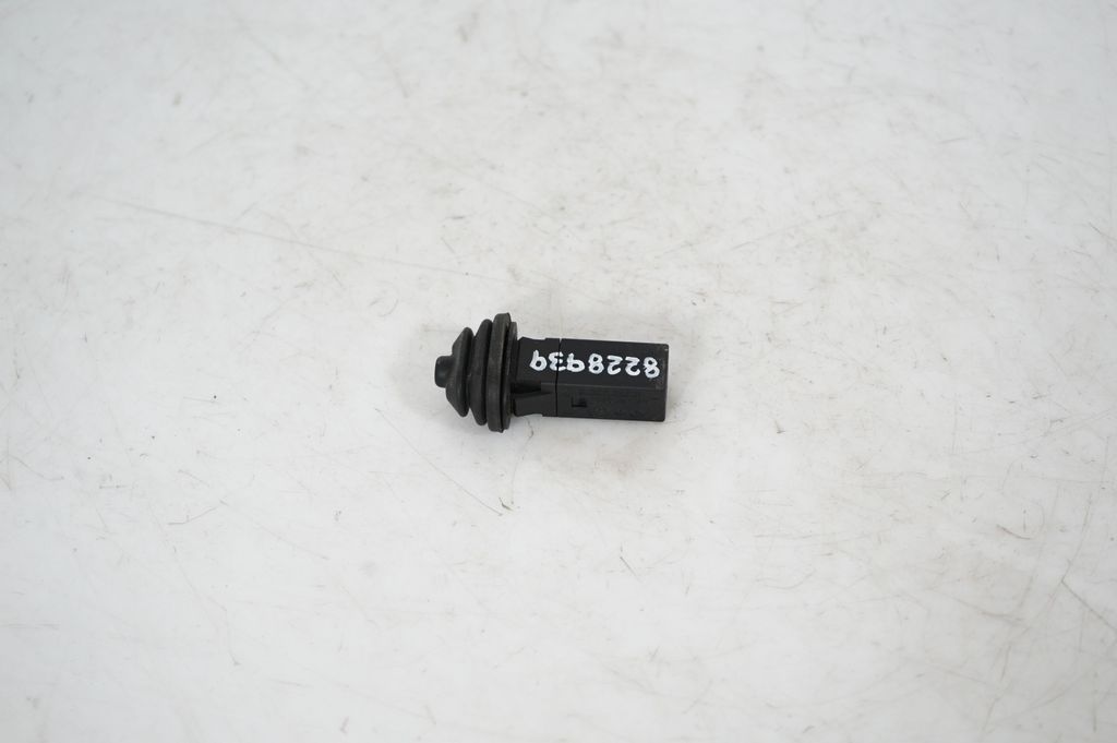 Fuel tank cap lock (3)