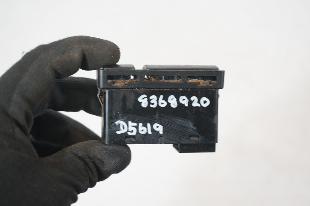 Hazard light switch (8)