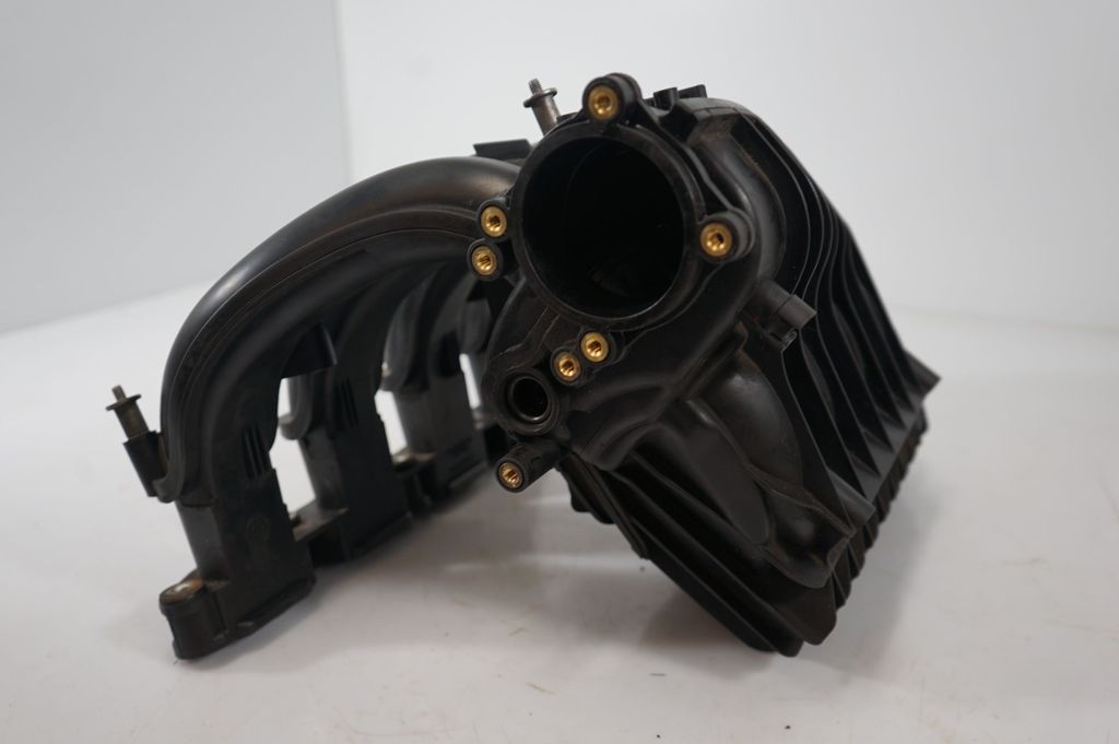 Intake manifold (7)