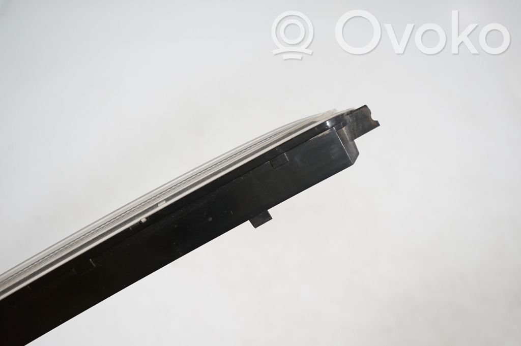 Third/center stoplight (8)