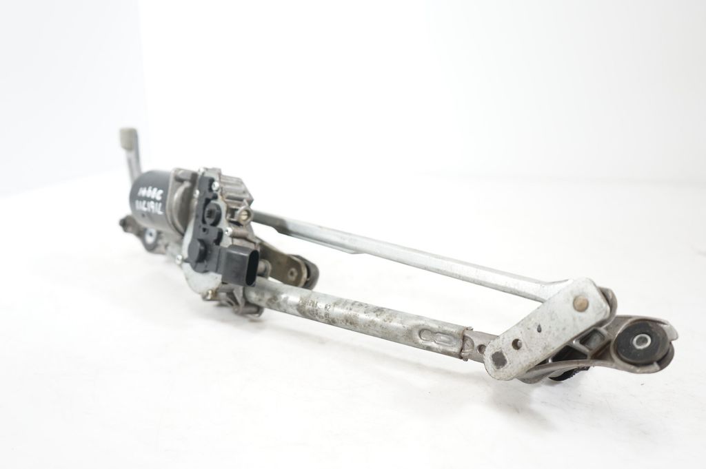 Front wiper linkage and motor (7)