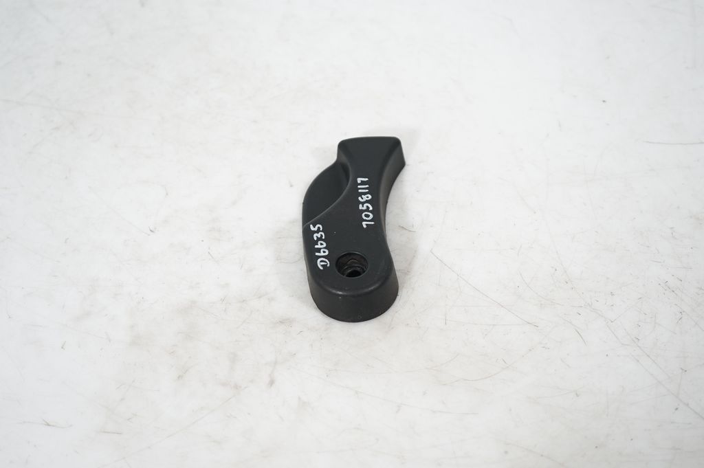 Engine bonnet (hood) release handle (4)