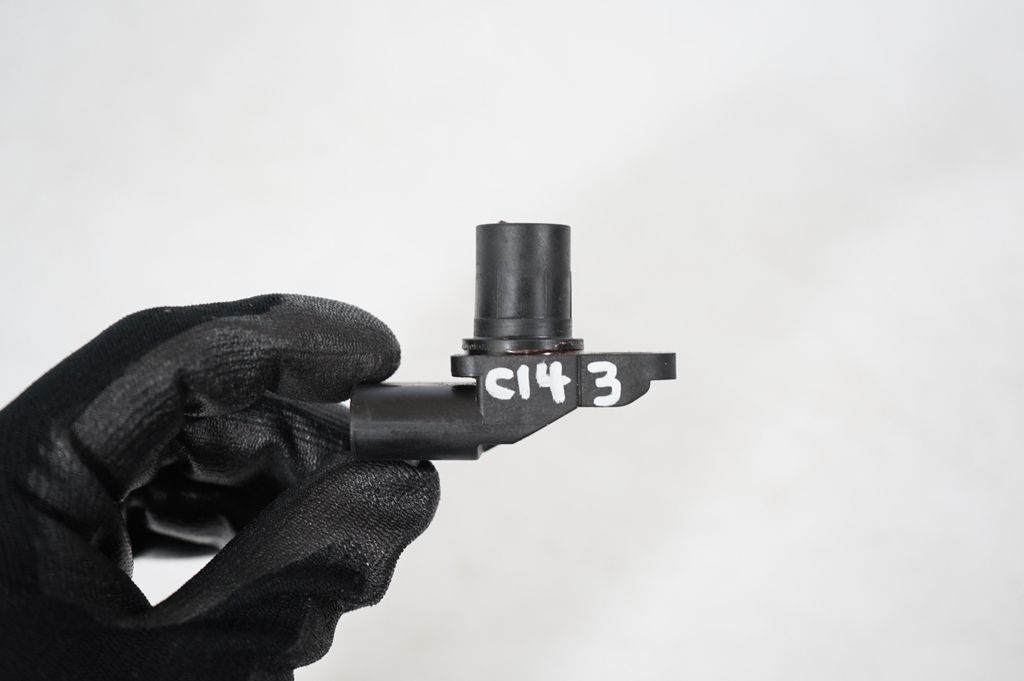 Camshaft position sensor (6)