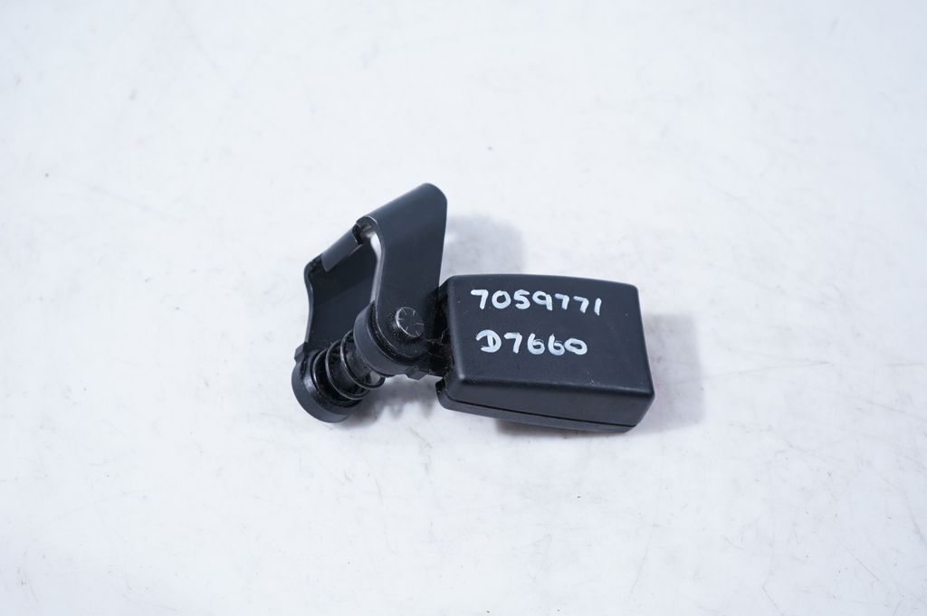 Rear seatbelt buckle (5)