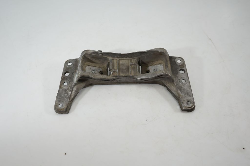 Gearbox mounting bracket (6)