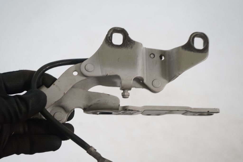 Engine bonnet/hood hinges (6)