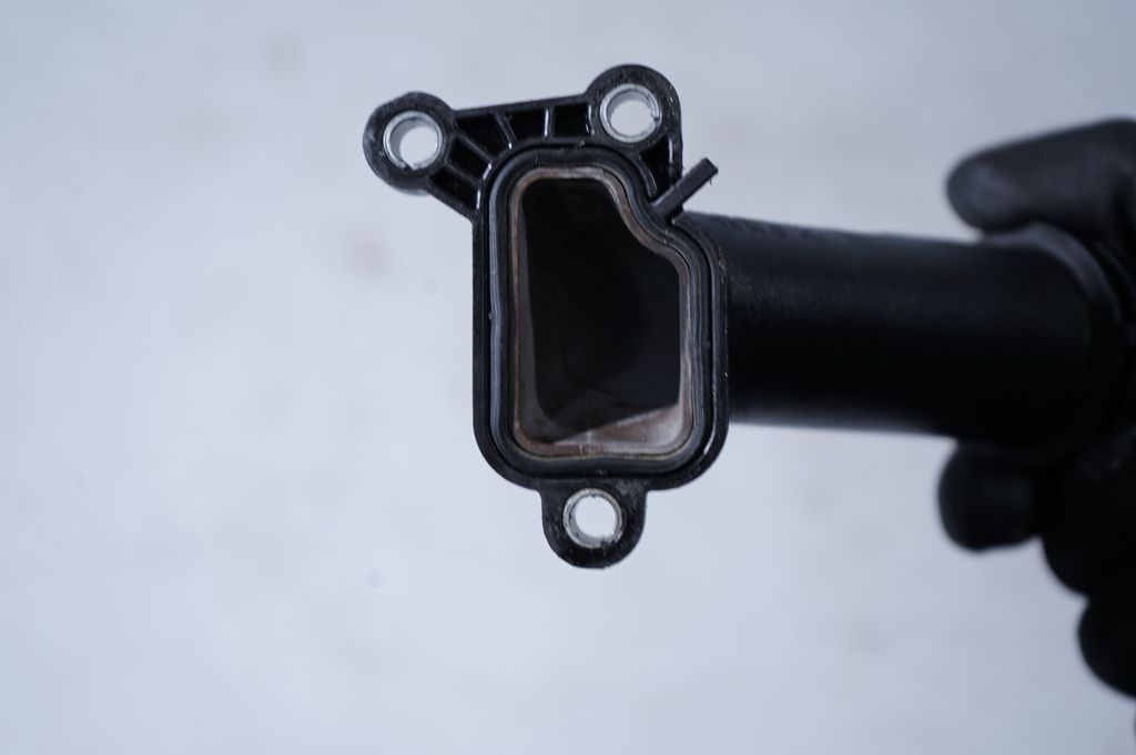 Engine coolant pipe/hose (7)