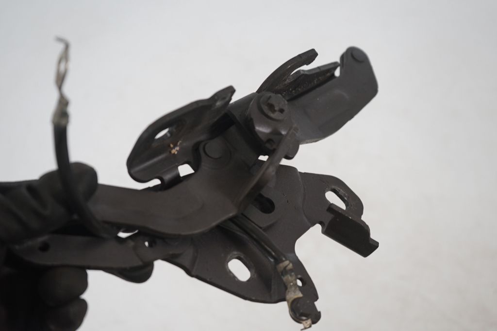 Engine bonnet/hood hinges (6)