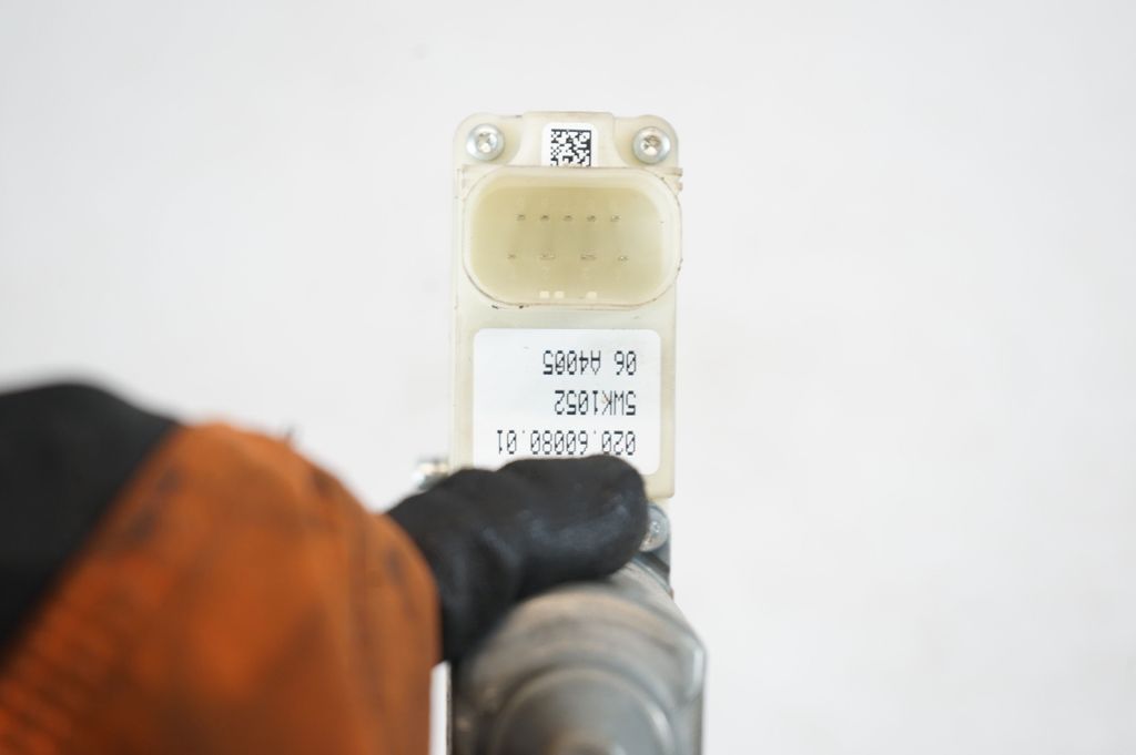 Rear door window regulator motor (6)