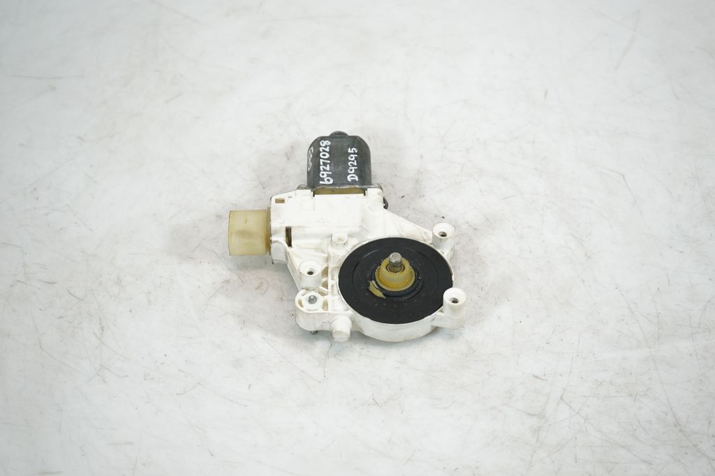 Front door window regulator with motor (4)