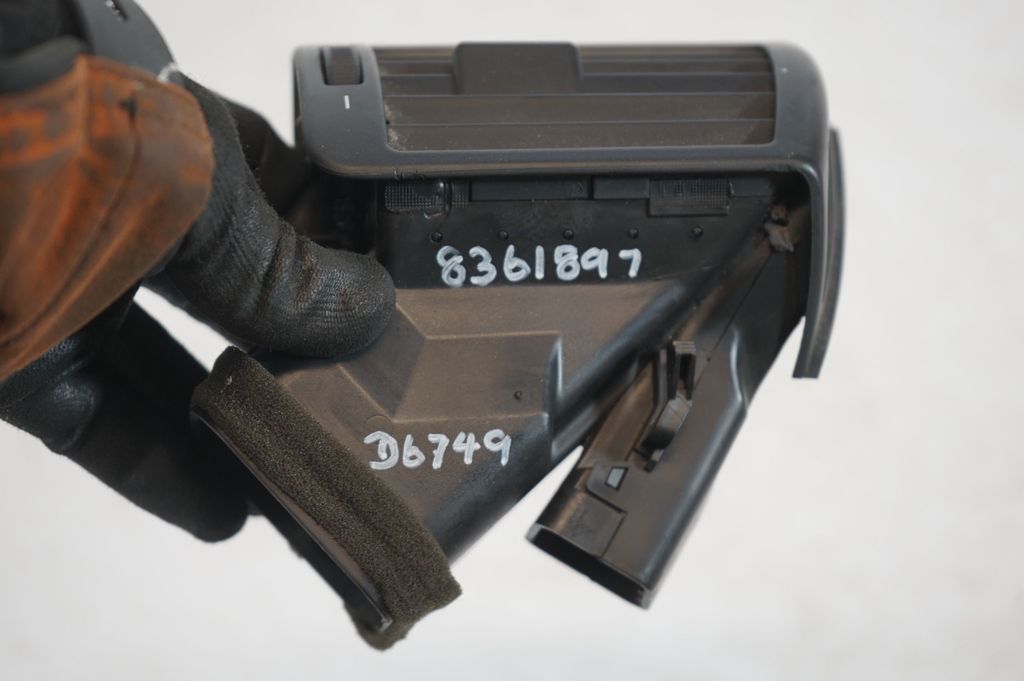 Dashboard side air vent grill/cover trim (8)