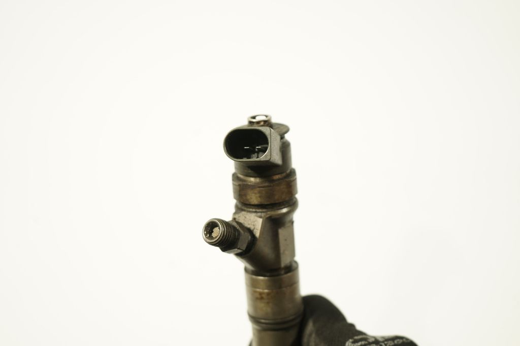 Fuel injector (6)
