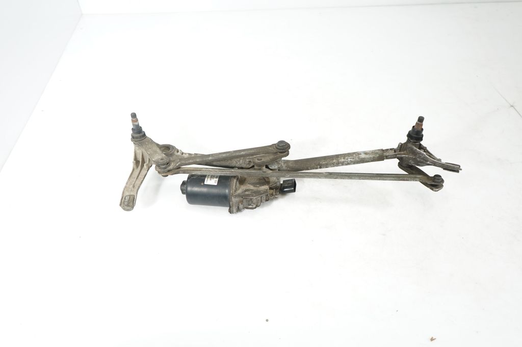 Front wiper linkage and motor (5)