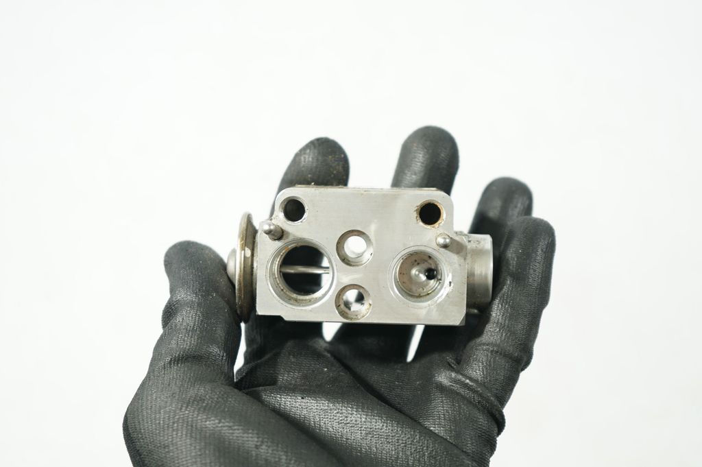 Air conditioning (A/C) expansion valve (7)