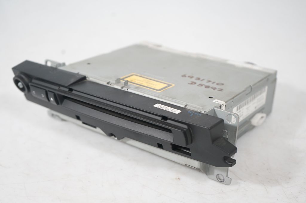 Radio/CD/DVD/GPS head unit (6)