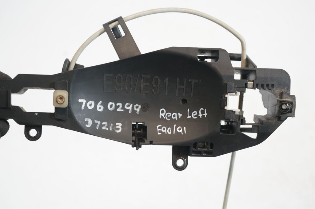 Rear door exterior handle/bracket (7)