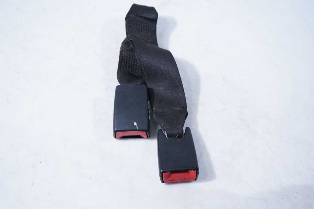 Rear seatbelt buckle (4)