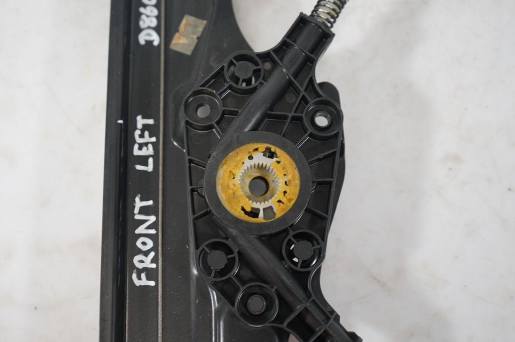 Front door window regulator with motor (8)