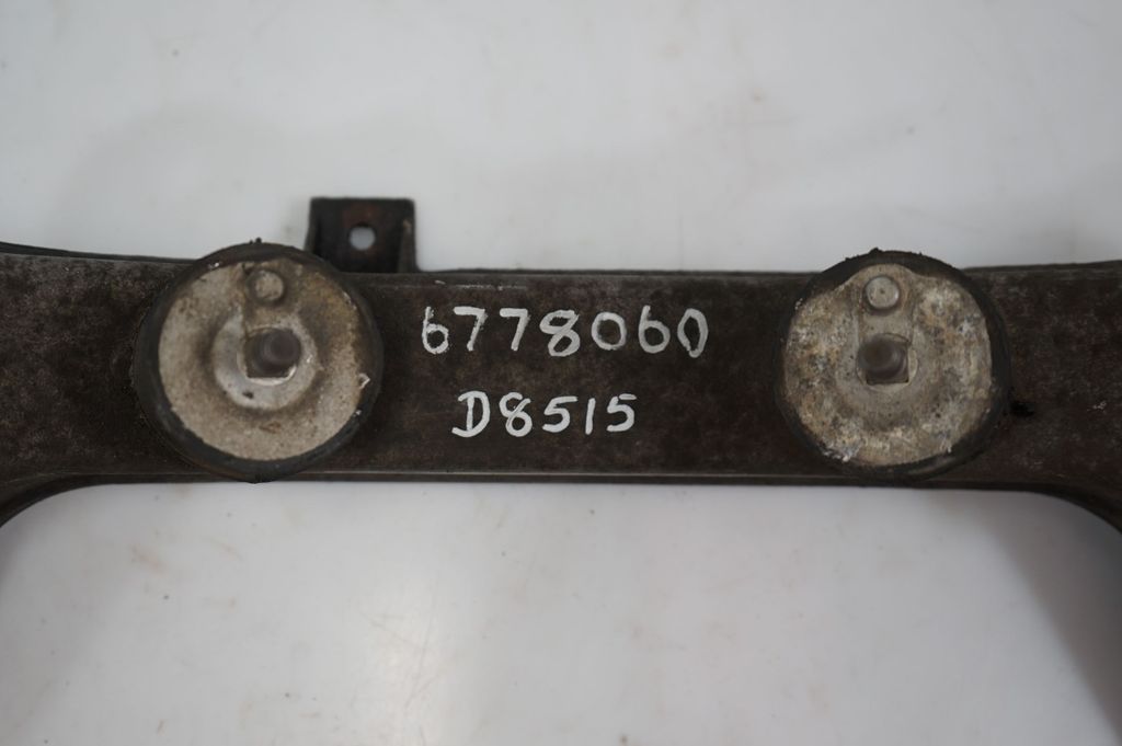 Gearbox mounting bracket (7)