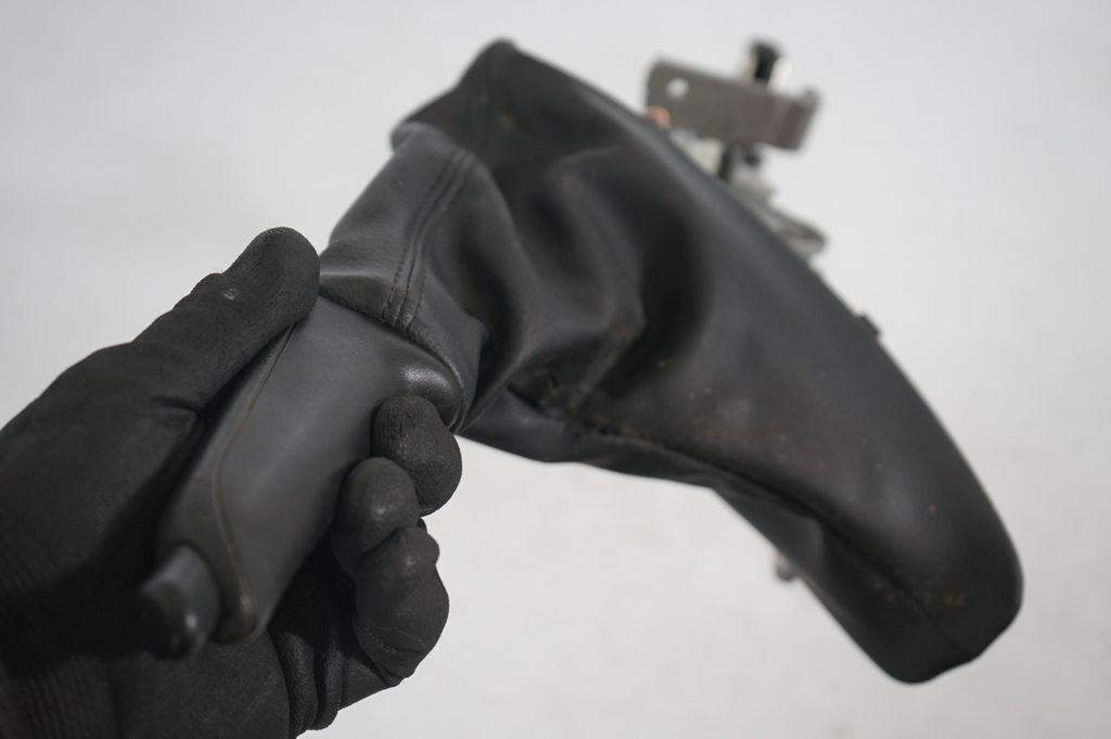 Handbrake/parking brake lever assembly (6)