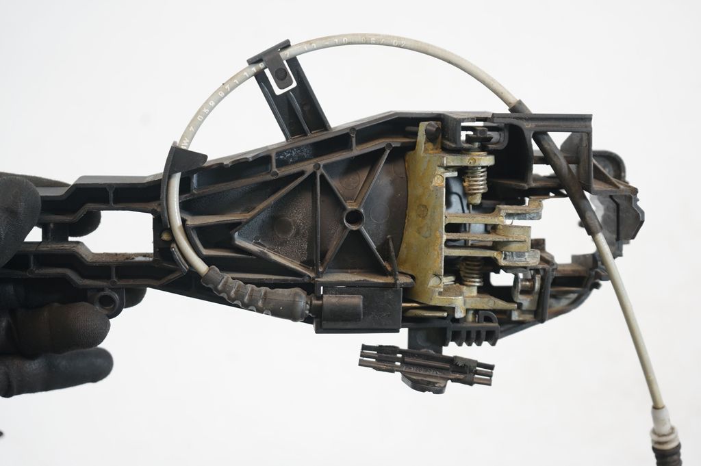 Front door exterior handle/bracket (6)