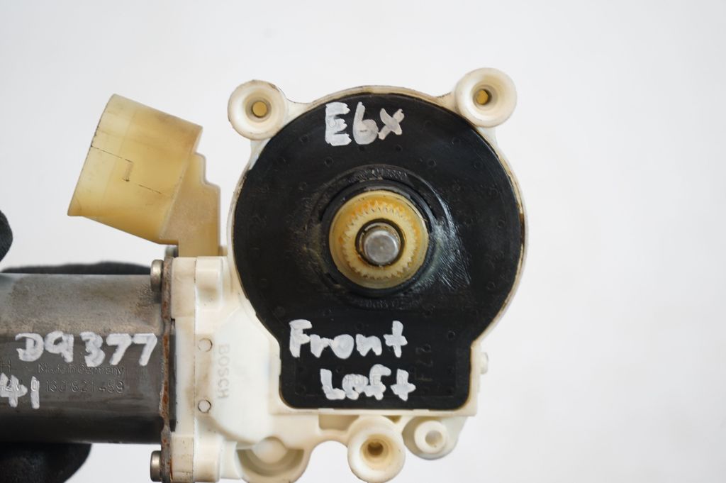 Front door window regulator with motor (6)