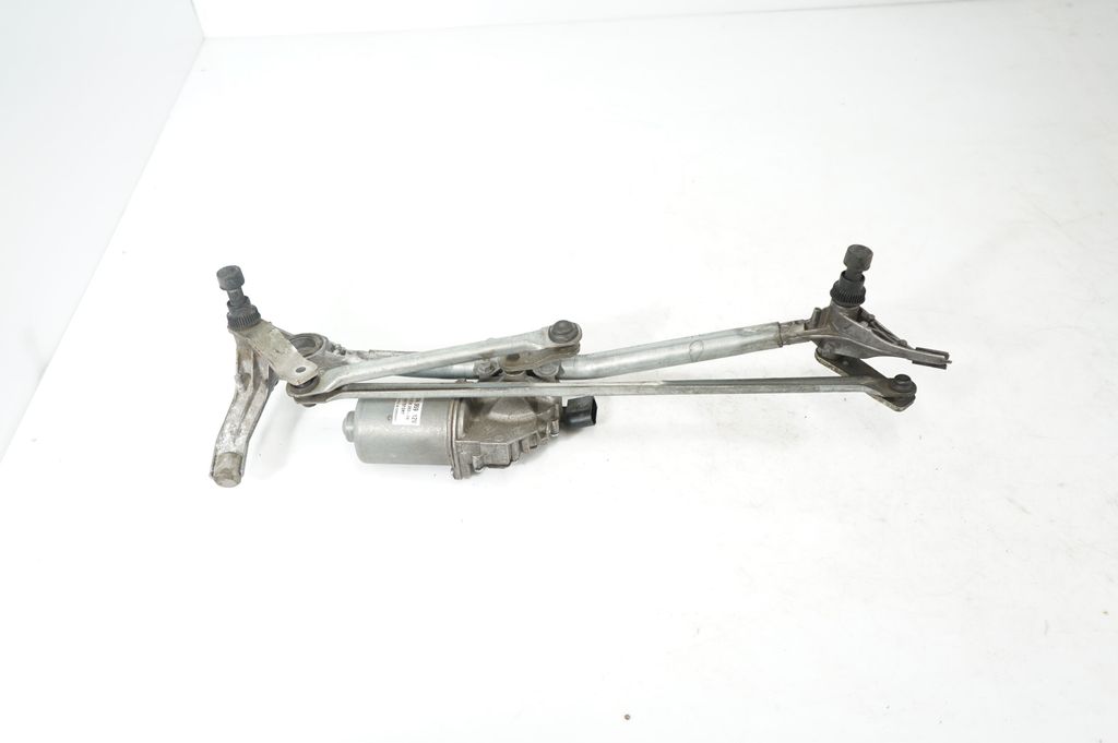 Front wiper linkage and motor (5)