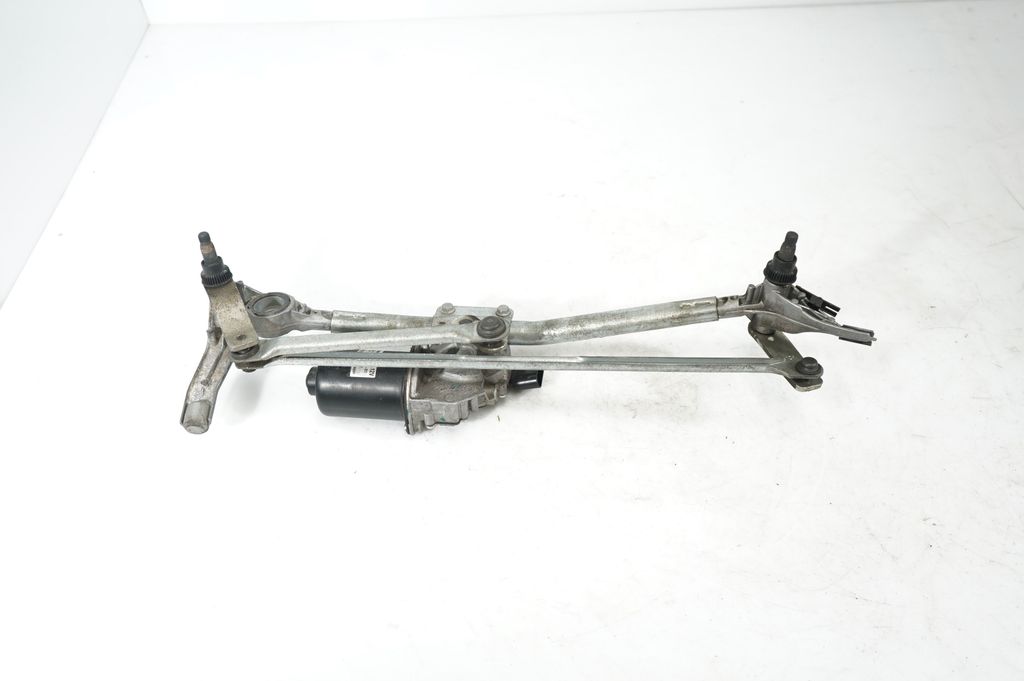 Front wiper linkage and motor (3)