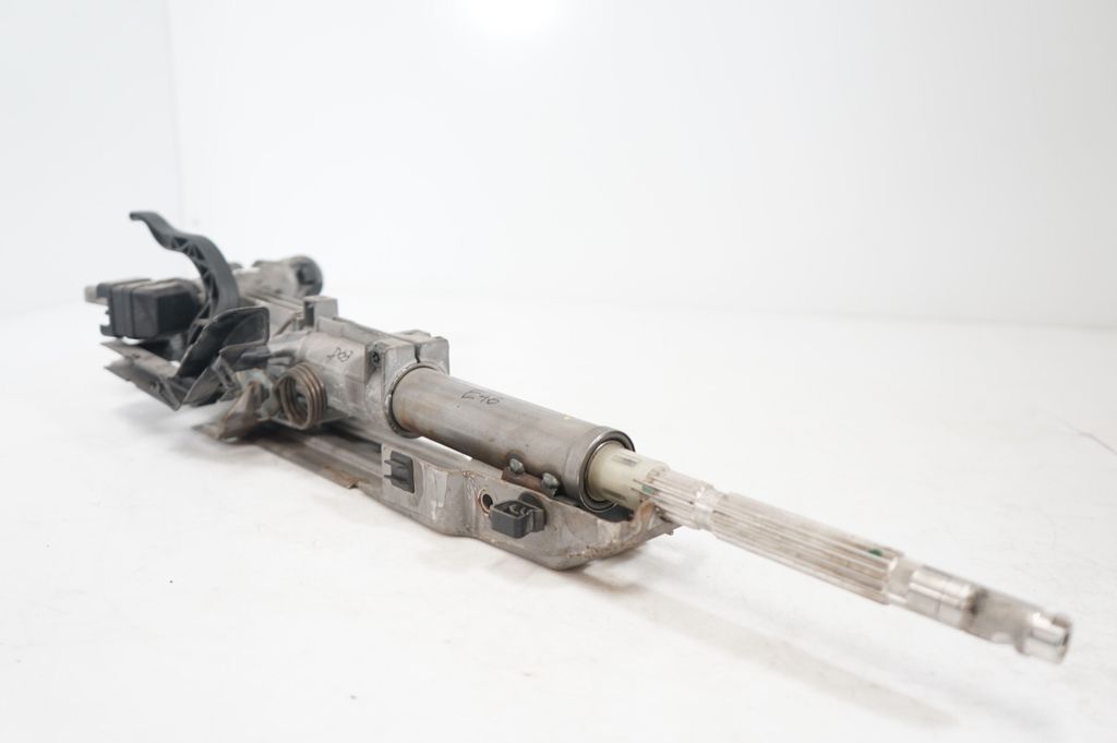 Steering wheel axle (6)