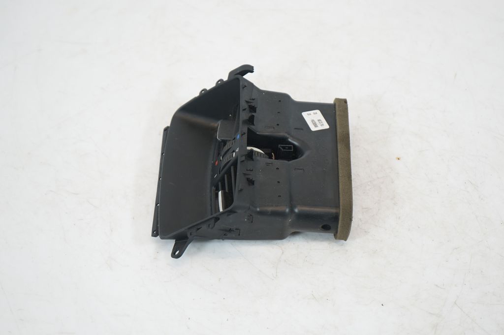 Rear air vent grill (2)