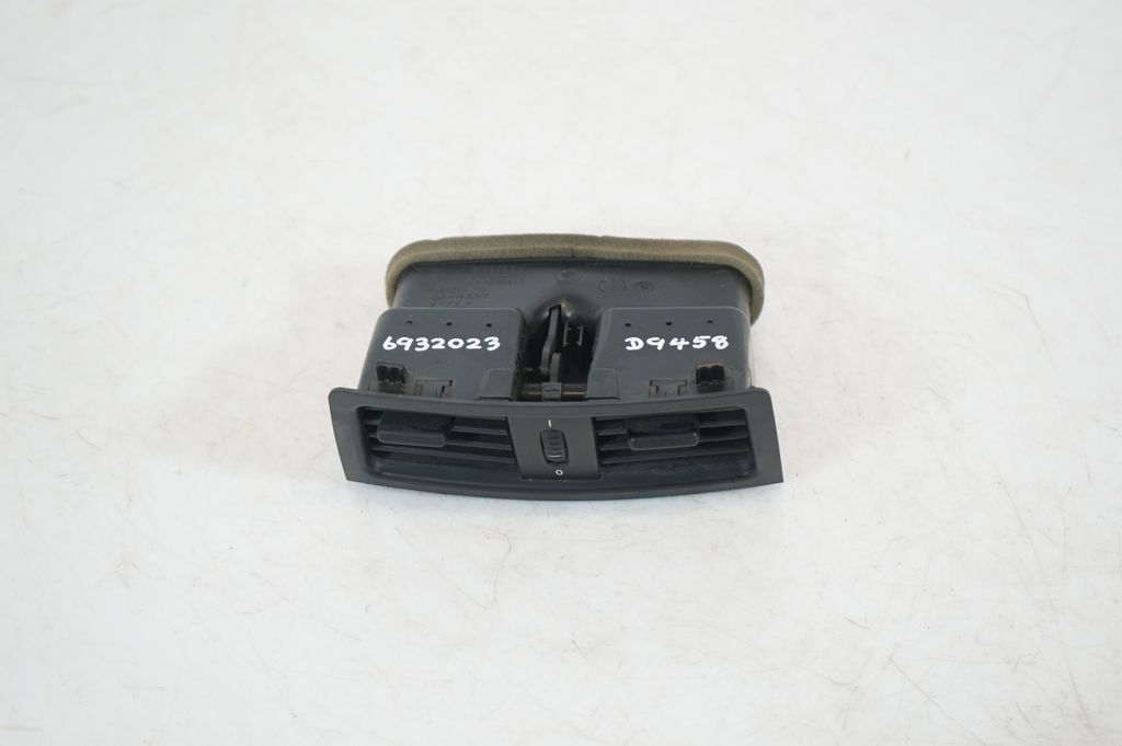 Rear air vent grill (5)