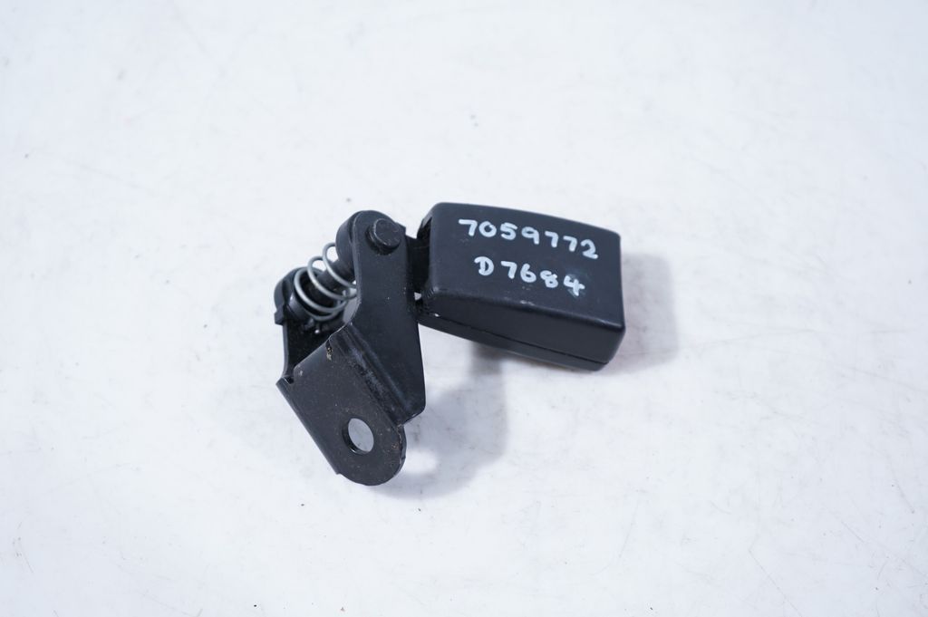 Rear seatbelt buckle (6)