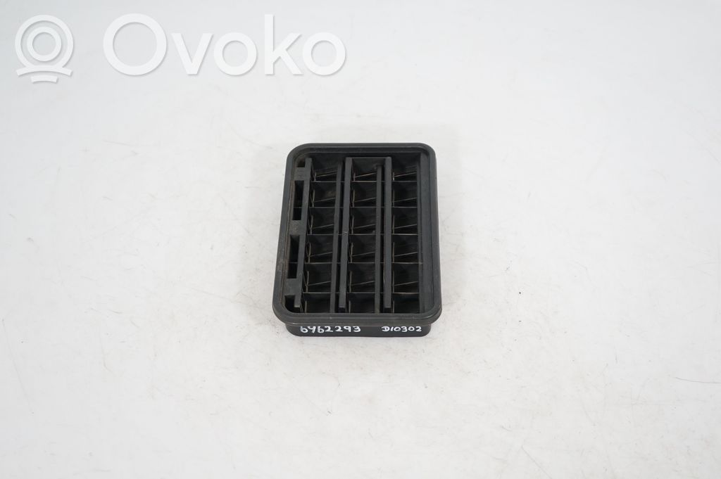 Quarter panel pressure vent (4)