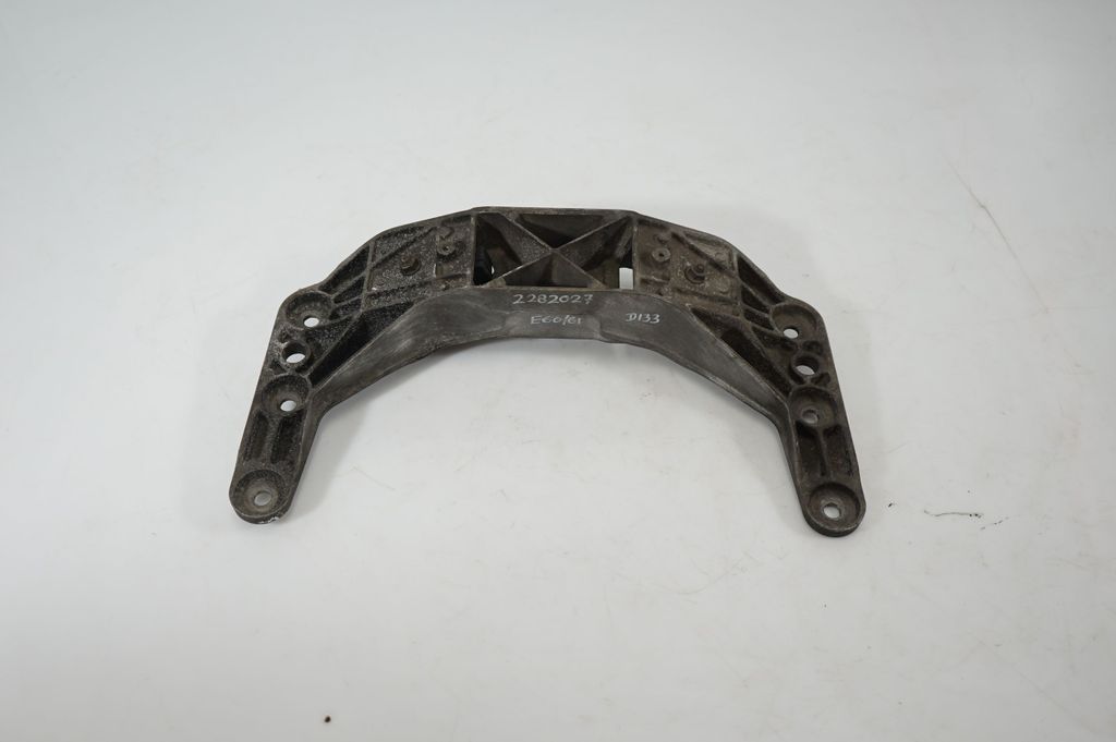 Gearbox mounting bracket (3)