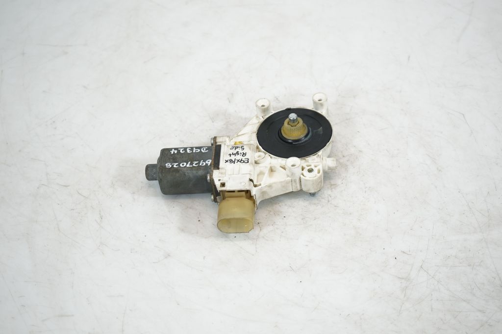 Front door window regulator with motor (3)