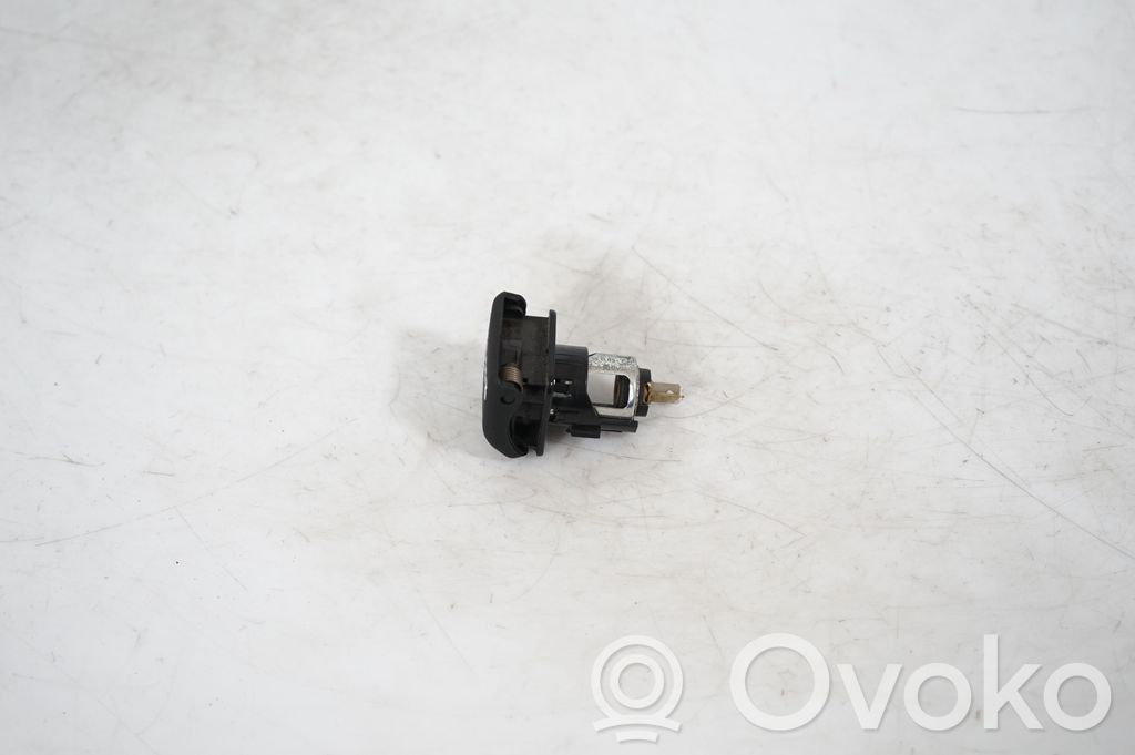 12 V Socket (rear) (2)